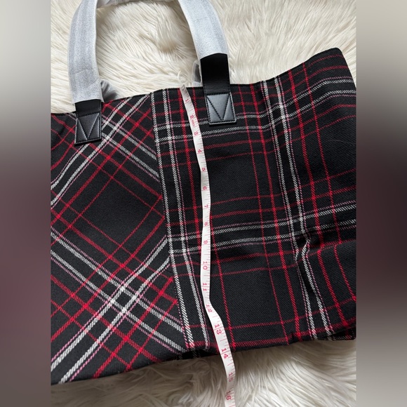 Victoria’s Secret plaid tote bag - Picture 9 of 10